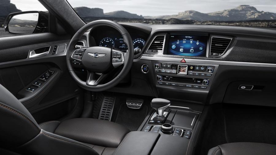 Интерьер Genesis G80 Sport 2016 года  (фото 4 из 4)